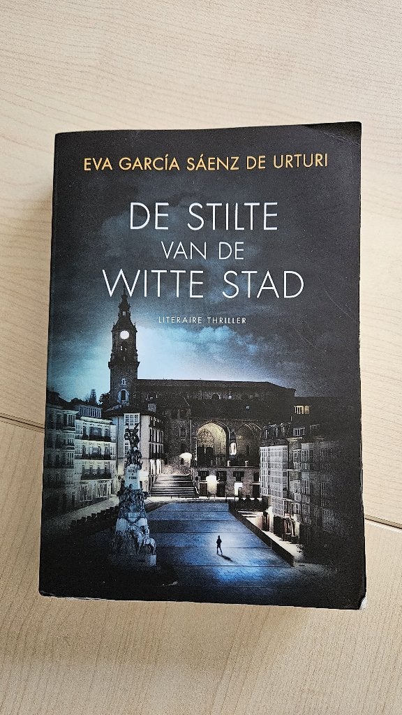 De stilte van de witte stad - Eva Garcia Saenz de Urturi, Boeken, Ophalen of Verzenden, Zo goed als nieuw, Eva Garcia Saenz de Urturi