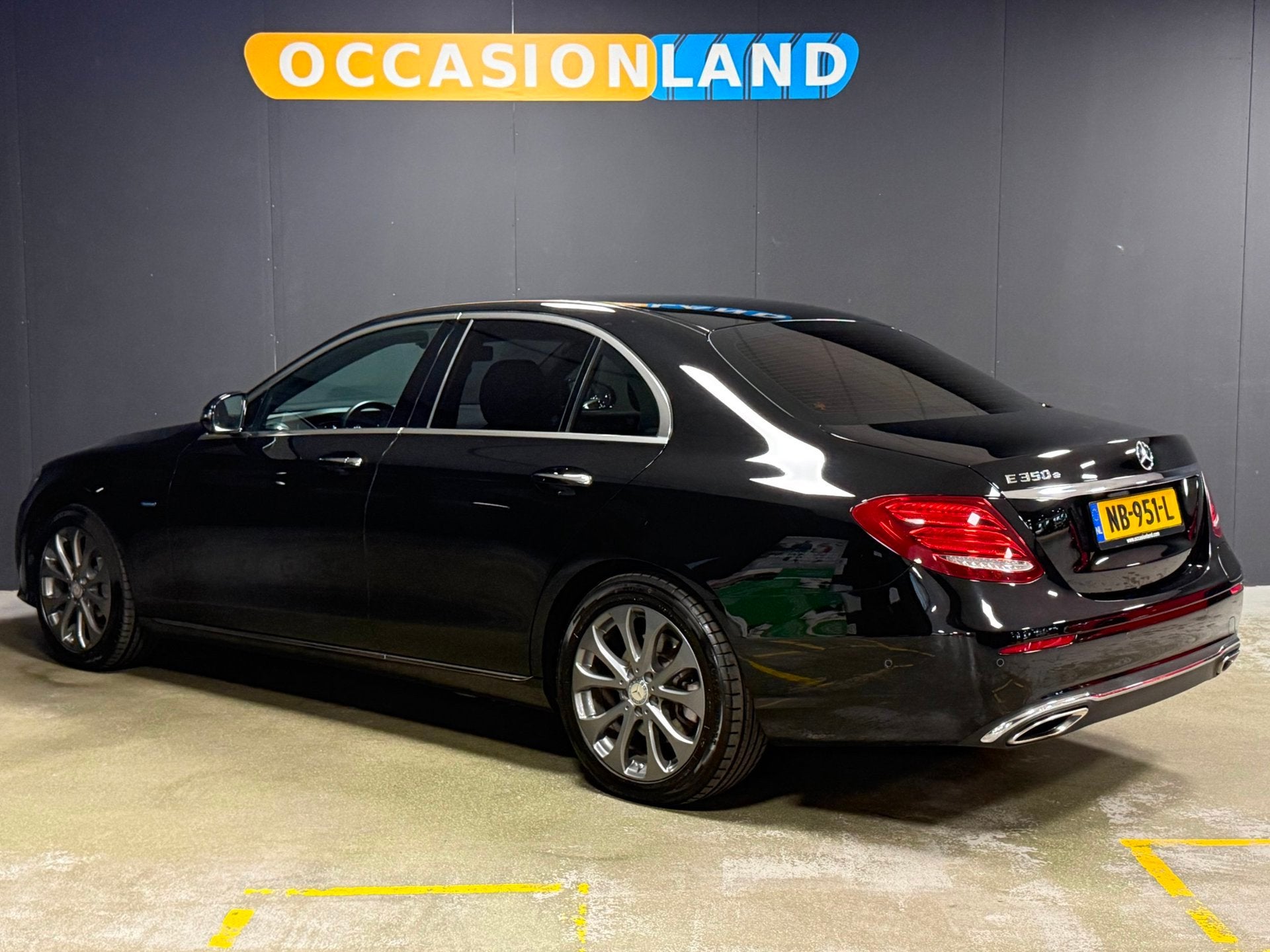 Mercedes-Benz E-klasse 350 e Lease Edition|360CAM|LED|KEYLES, Automaat, Achterwielaandrijving, Gebruikt, Zwart