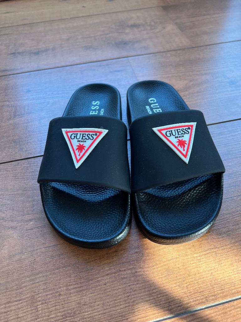 Guess slippers dames, maat 35, minimale slijtage, Kleding | Dames, Schoenen, Guess, Zwart, Zo goed als nieuw, Sandalen of Muiltjes