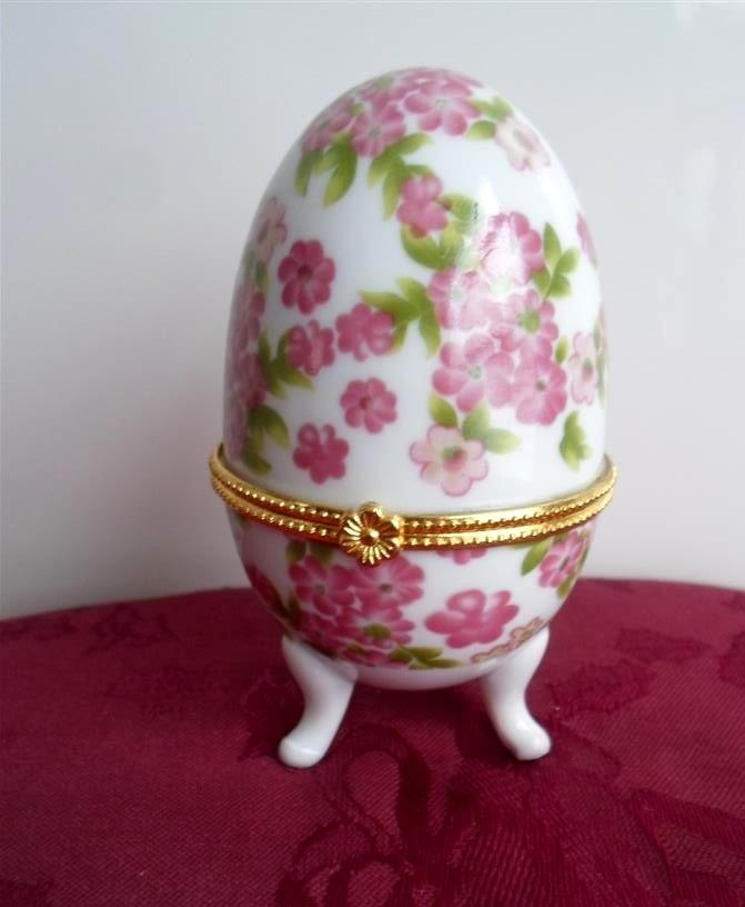 Porseleinen ei. Dekseldoosje voor ringen en andere dingetjes, Antiek en Kunst, Curiosa en Brocante, Ophalen of Verzenden