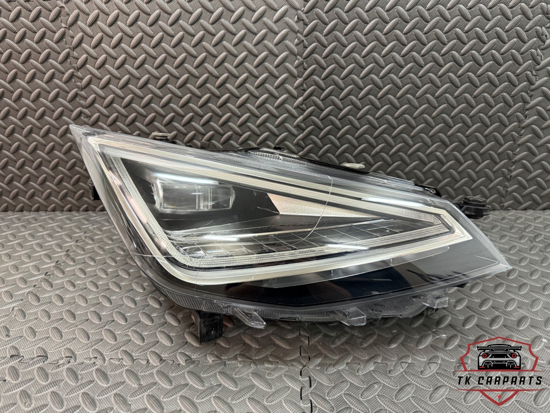 Seat Ibiza /Arona full led koplamp rechts 6f1941008f, Gebruikt, Autovia A-2, Km 585 585
08760  Martorell, ES, Ophalen of Verzenden