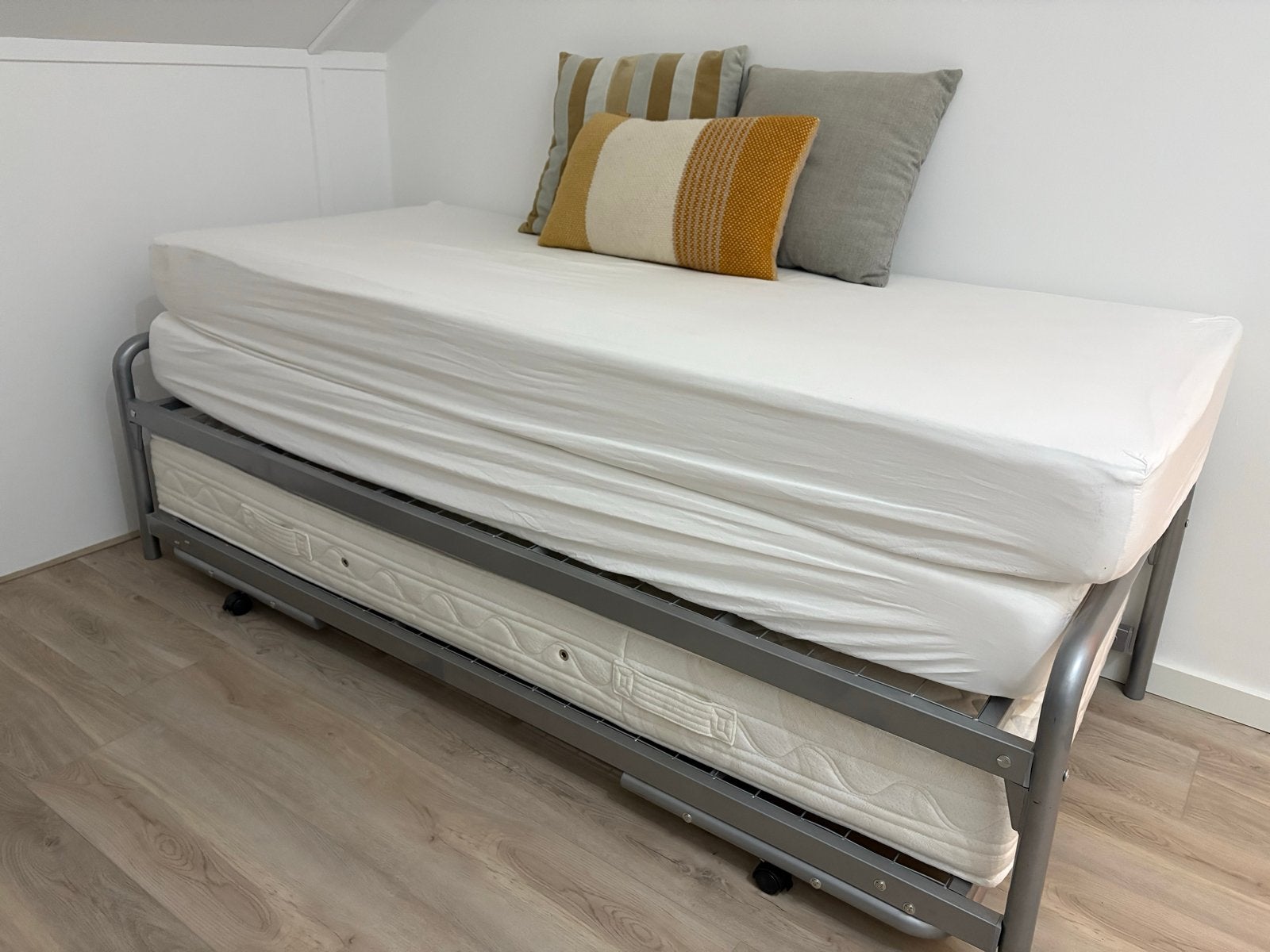 Uitschuifbaar bed met twee matrassen, Ophalen, Verstelbaar, 90 cm, Tweepersoons