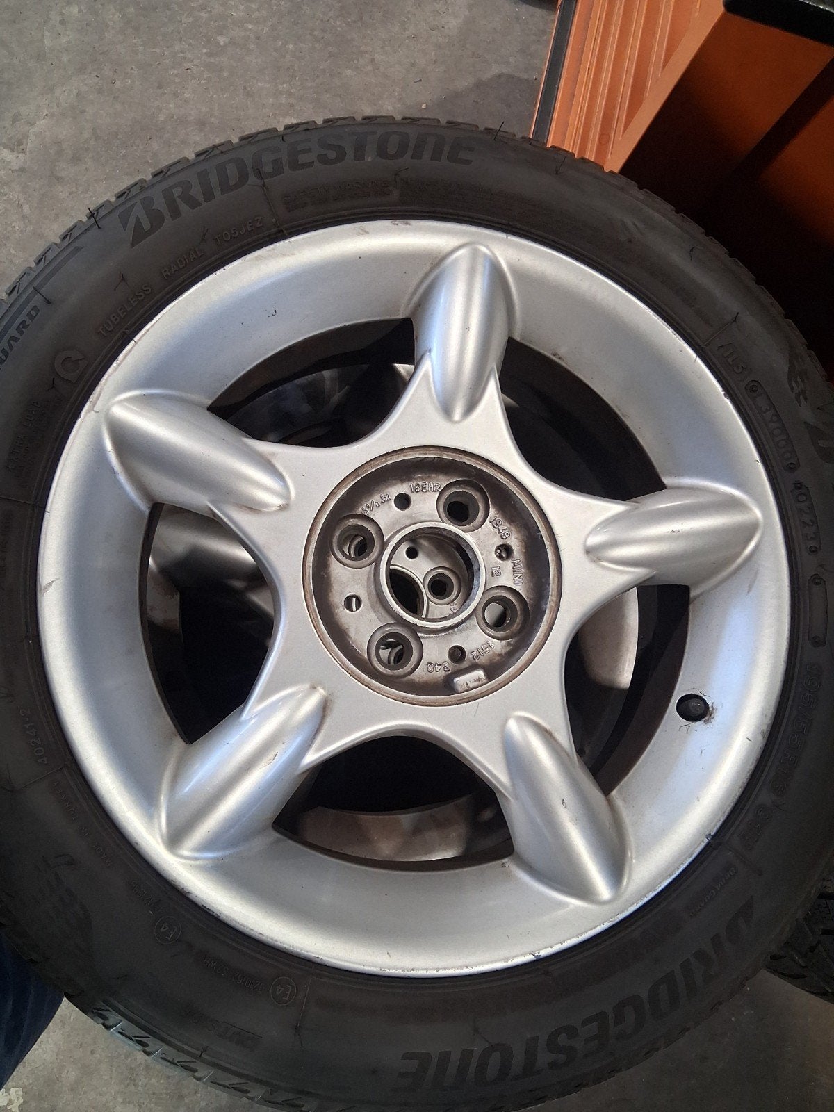 Mini velgen 4x100 met Bridgestone zomerbanden - 16 inch, Auto-onderdelen, Banden en Velgen, Gebruikt, 16 inch, Banden en Velgen