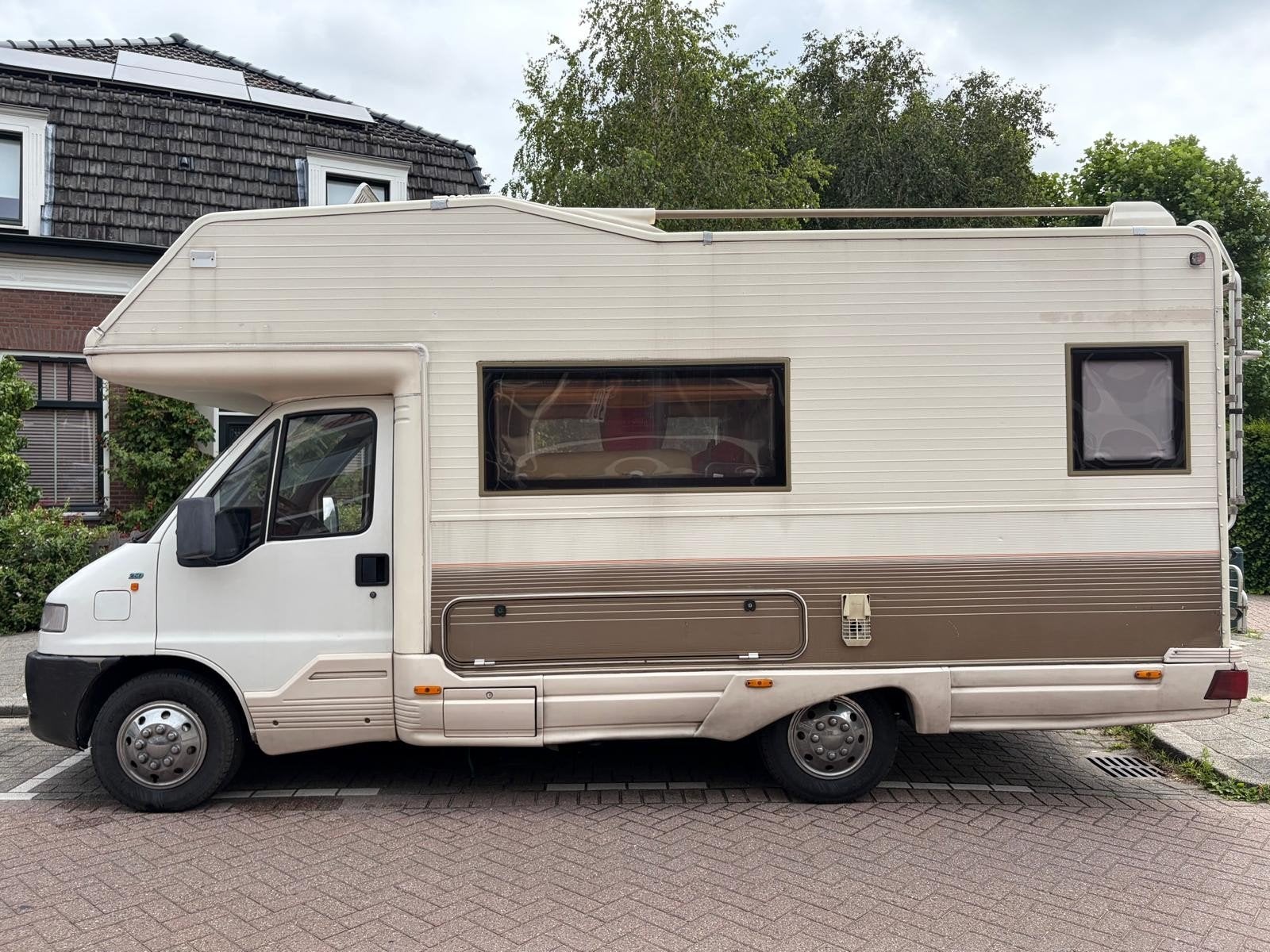 Compacte Alkoof Camper - Ideaal voor avontuurlijke reizen, Chemisch toilet, Alkoof, Ringverwarming, Fiat