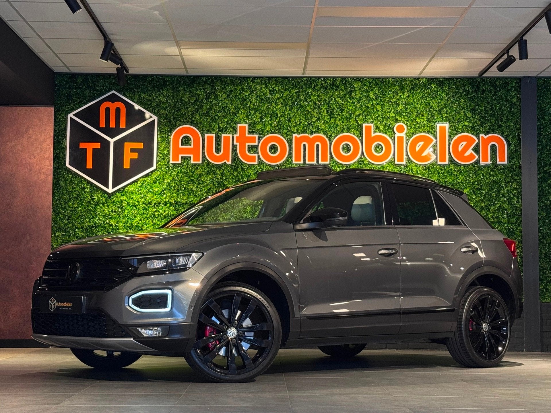 Volkswagen T-ROC 2.0 TSI 4MOTION SPORT 190 PK |PANO|VIRTUAL|, Automaat, 15 km/l, Gebruikt, Leder