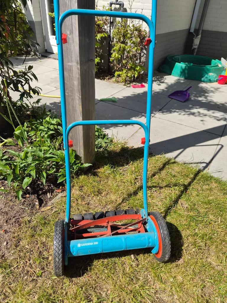 Gardena grasmaaier 300 serie, 30 cm breed., Gebruikt, Handgrasmaaier, Ophalen of Verzenden, 30 t/m 39 cm