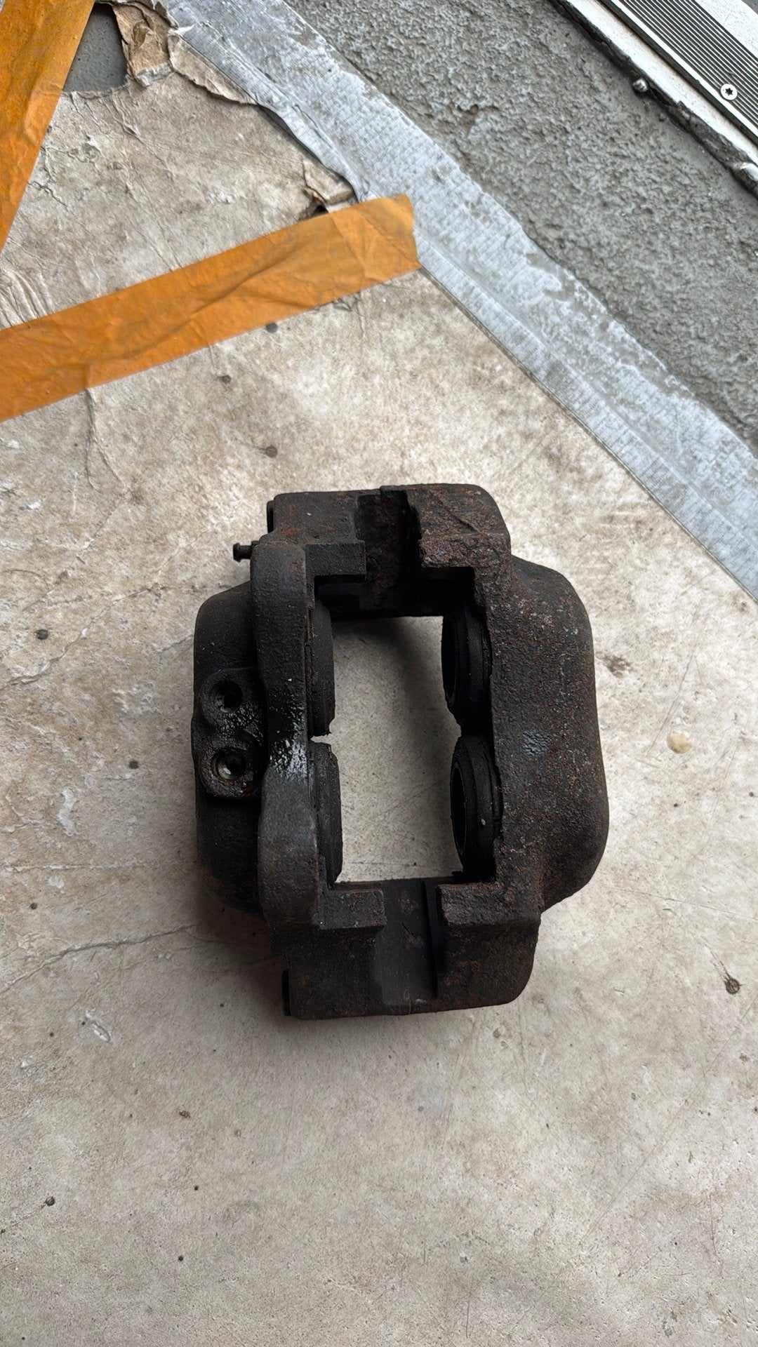 Remklauw remtang volvo 240 links voor, Ophalen of Verzenden