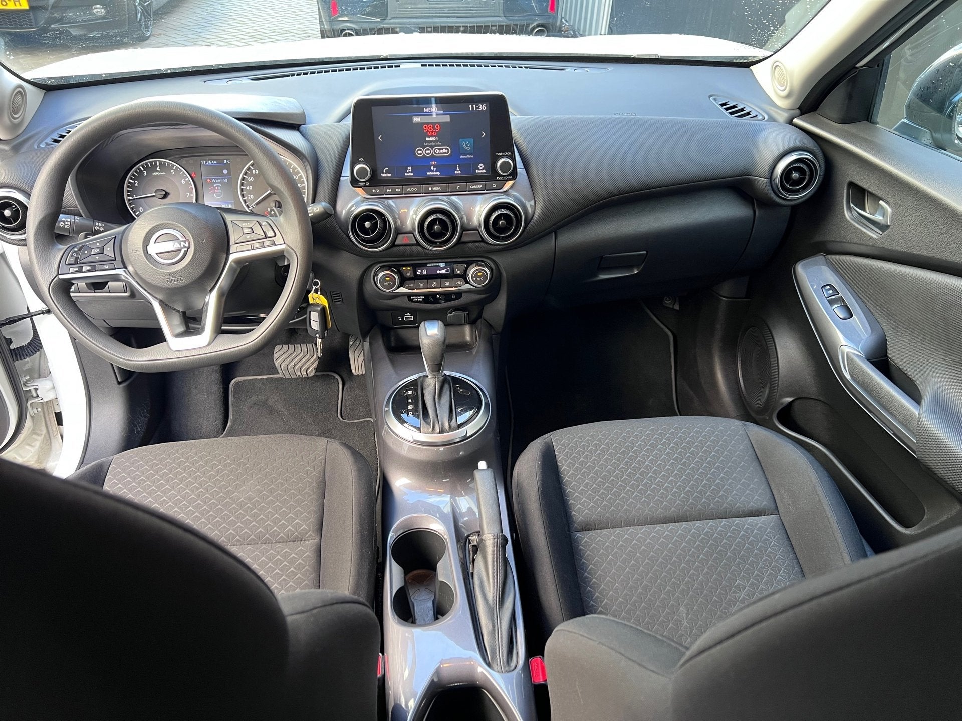 Foto 17 van Nissan Juke 1.0 DIG-T Acenta Automaat Camera