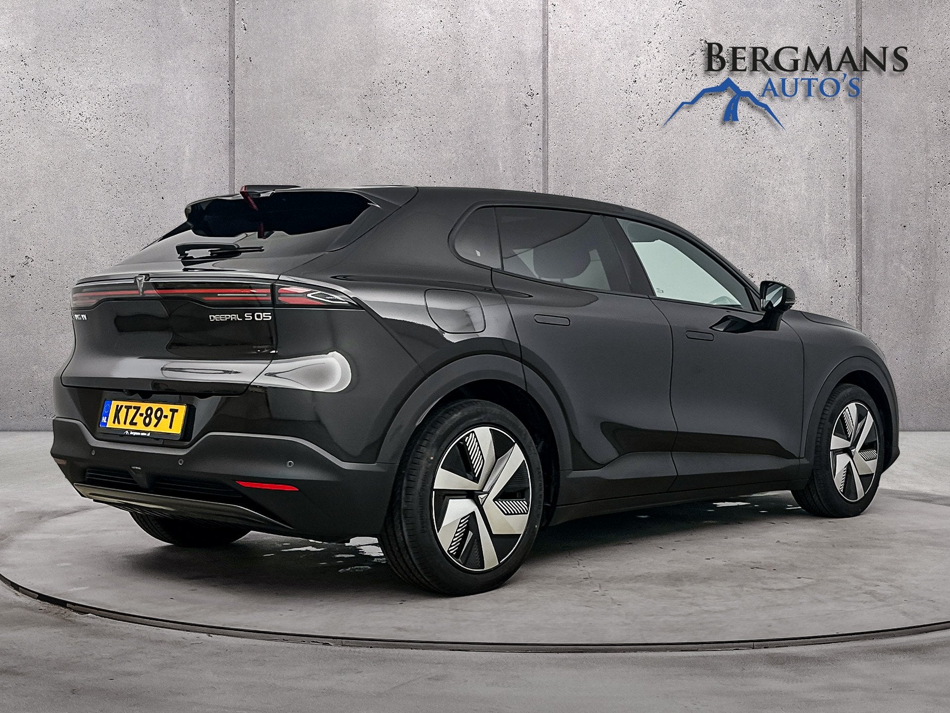 Changan Deepal S05 - Max 68.8 kWh // RONDOMCAMERA // PANORAM, Auto's, Automaat, Achterwielaandrijving, Gebruikt, Zwart