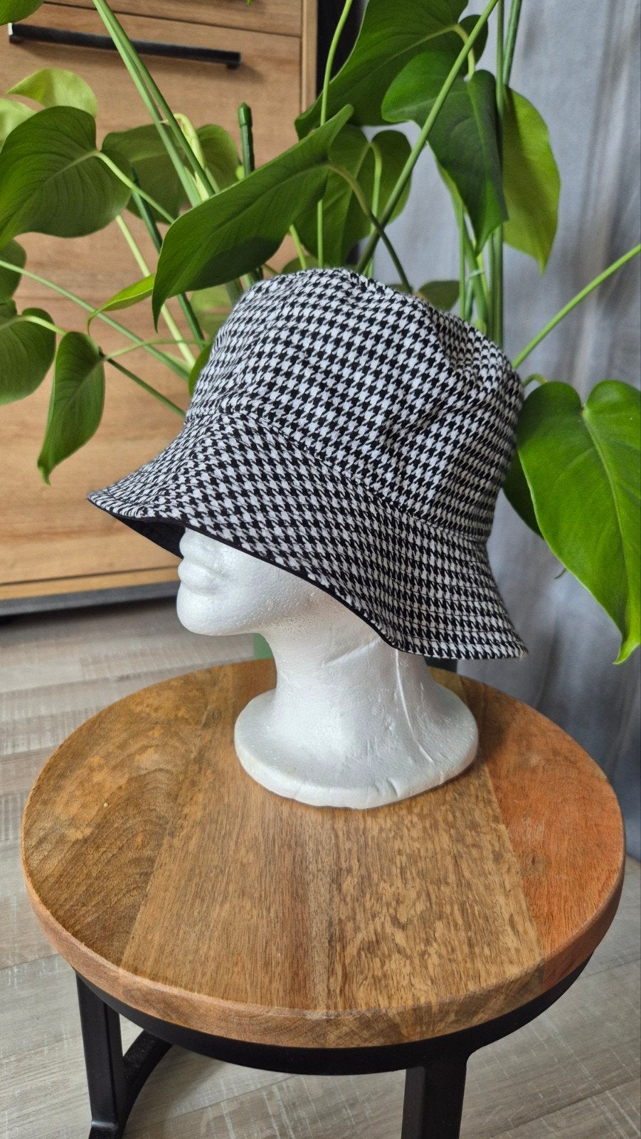 Omkeerbare bucket hat met pied-de-poule patroon, Kleding | Dames, Hoeden en Petten, Hoed, Zo goed als nieuw, Clockhouse, One size fits all