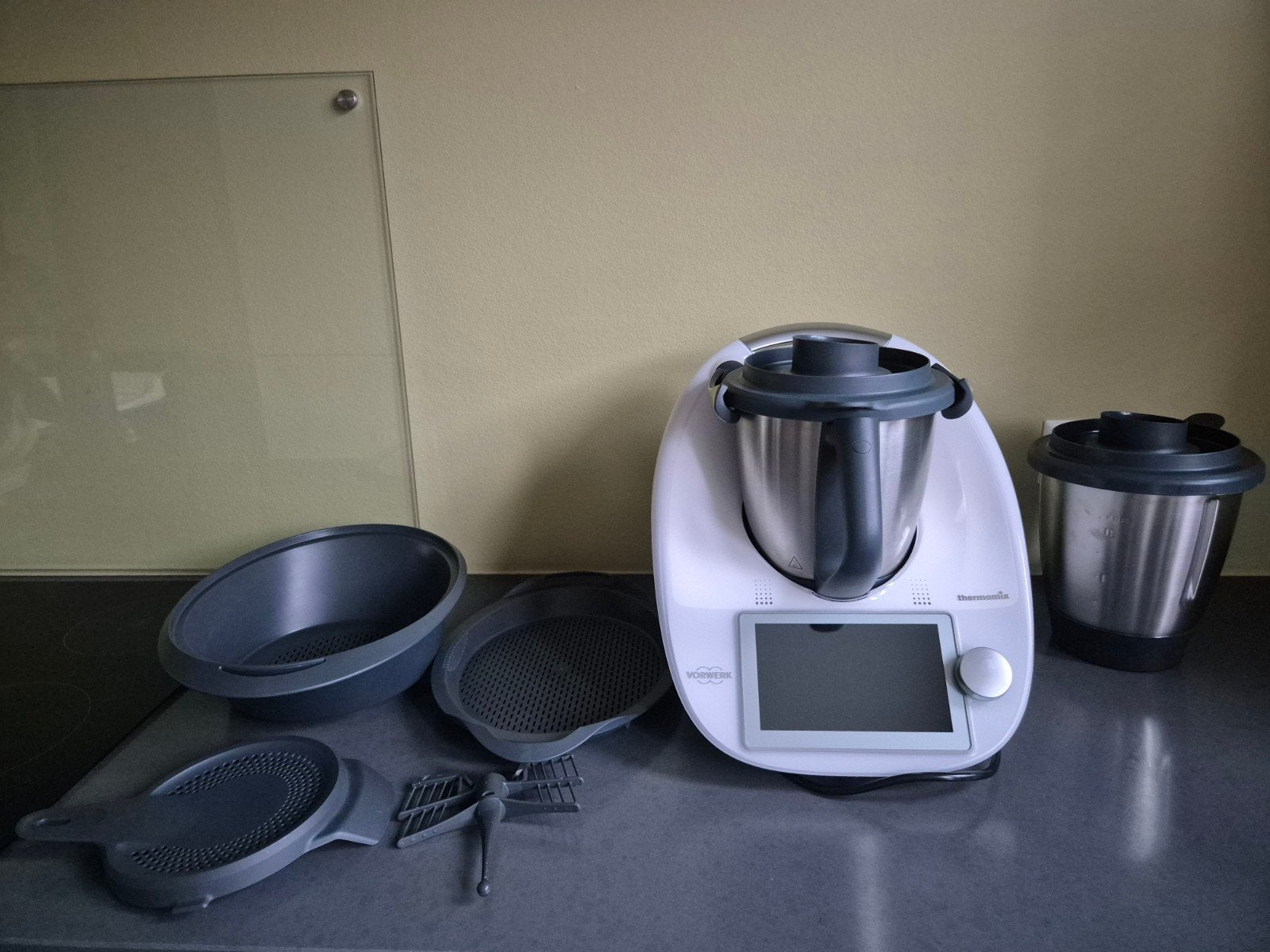 Thermomix TM6-1 + extra mengbeker, 4 liter of meer, Ophalen, Zo goed als nieuw, 3 snelheden of meer