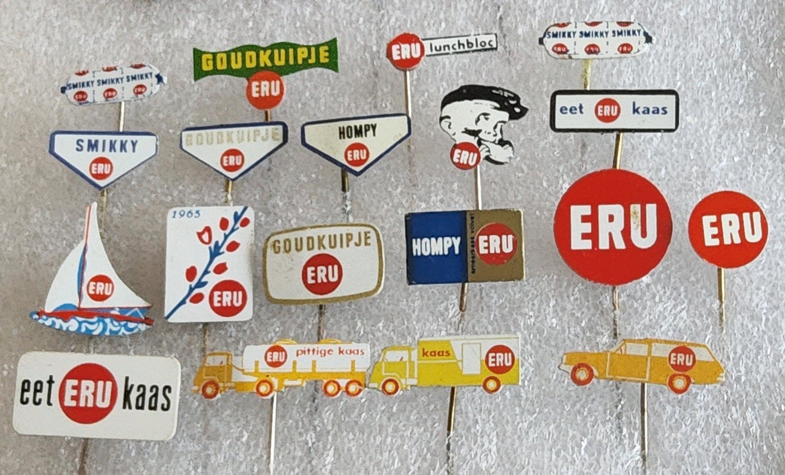 19 Vintage ERU Kaas Speldjes - Unieke Collectie, Verzamelen, Ophalen of Verzenden, Gebruikt, Overige onderwerpen, Speldje of Pin
