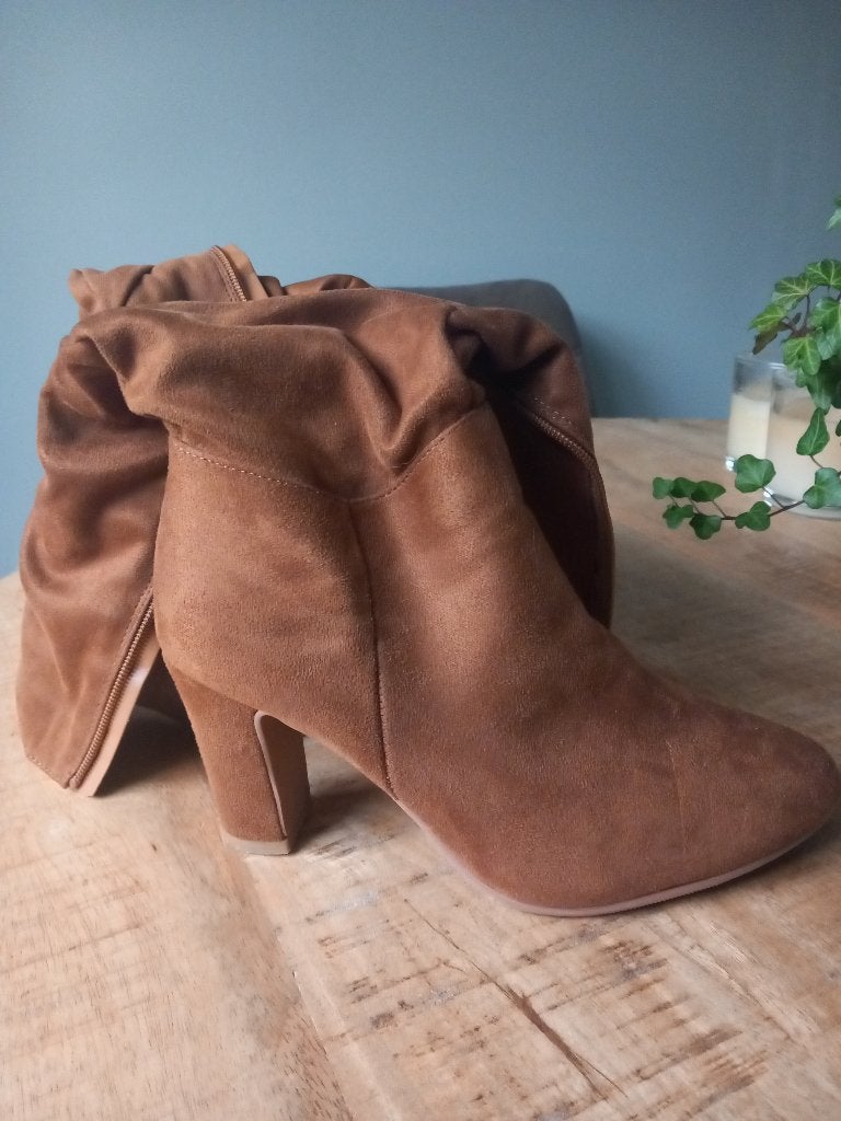 Supermooie camel kleurige lange laarzen ( nieuw!!), Hoge laarzen, Bruin, Nieuw, Ophalen of Verzenden