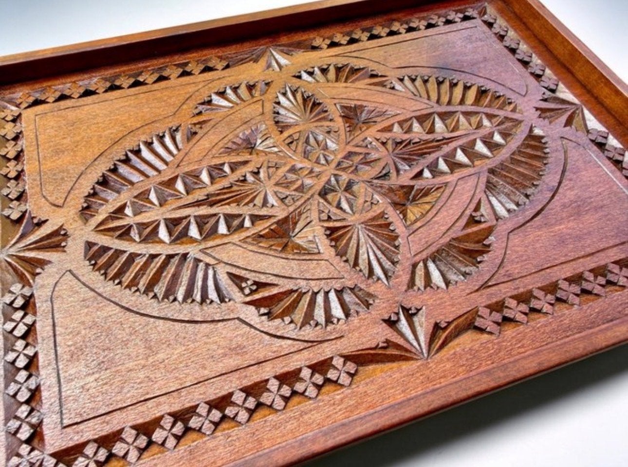 Antiek houten dienblad met handgesneden decoratie, Ophalen of Verzenden