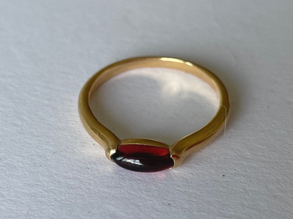 18K goud granaat ring, Gebruikt, Ophalen of Verzenden, Kleiner dan 17, Met edelsteen