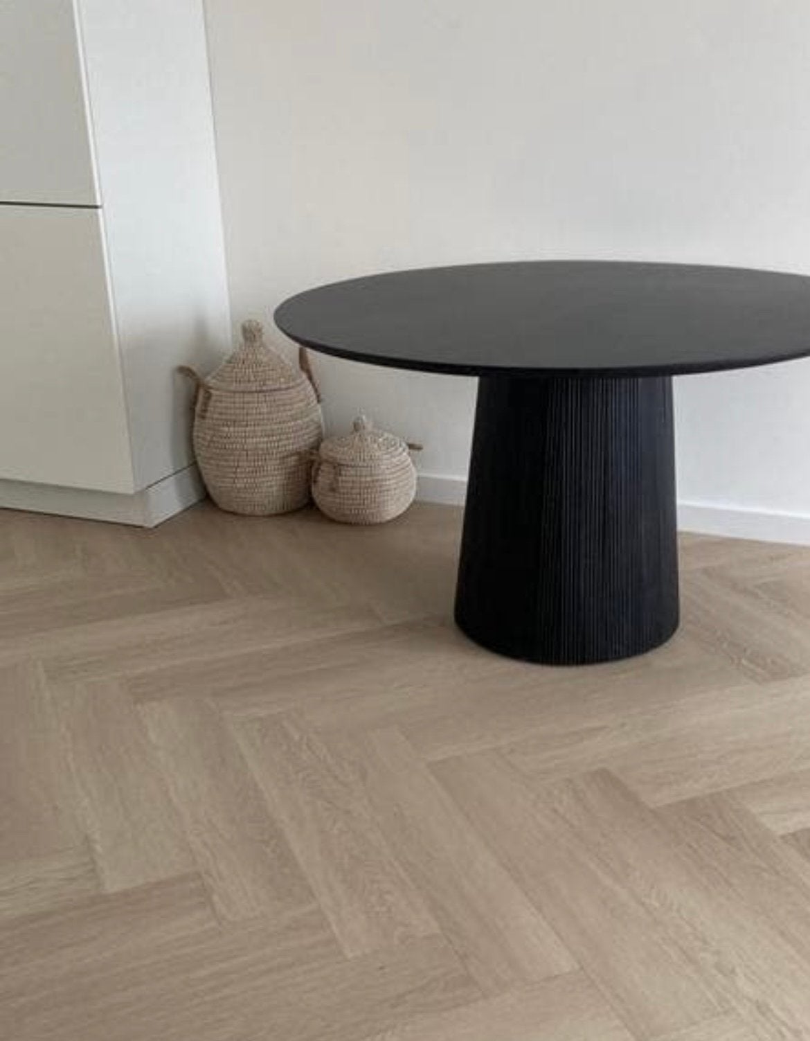 Stijlvolle Zwarte Ronde Eettafel 130 cm - Zo goed als nieuw, Ophalen, 100 tot 150 cm, Rond, Zo goed als nieuw