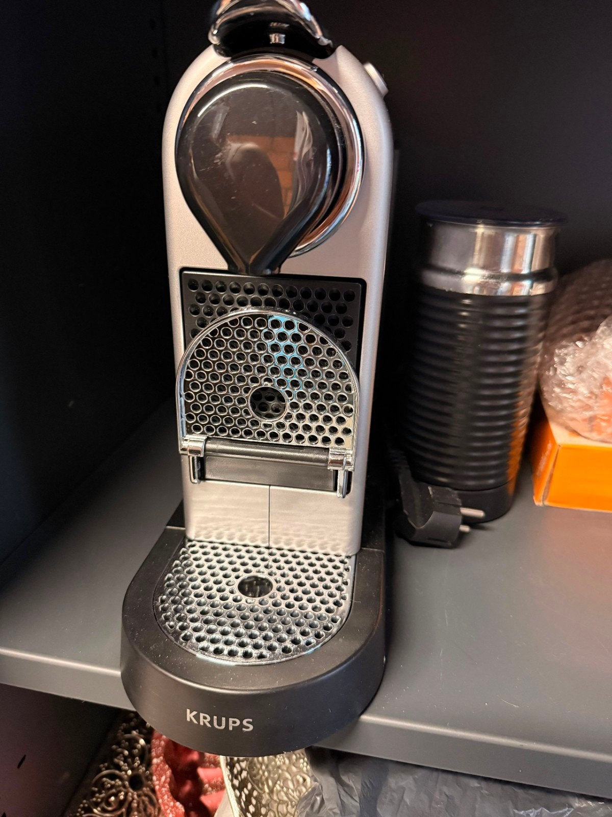 Krups Nespresso koffiemachine met melkopschuimer, Ophalen of Verzenden, Gebruikt, Koffiemachine, Koffiepads en cups