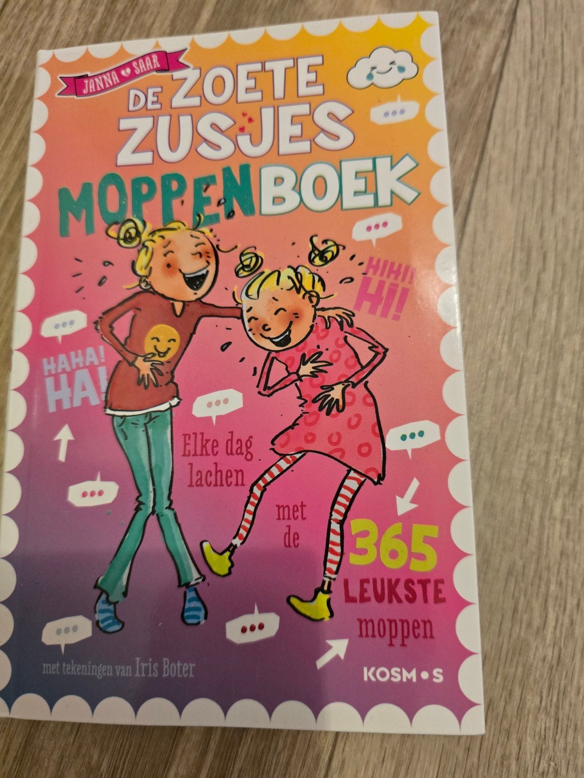 De Zoete Zusjes Moppenboek - 365 Leukste Moppen, Ophalen of Verzenden, Zo goed als nieuw, Janna en Saar, Fictie algemeen
