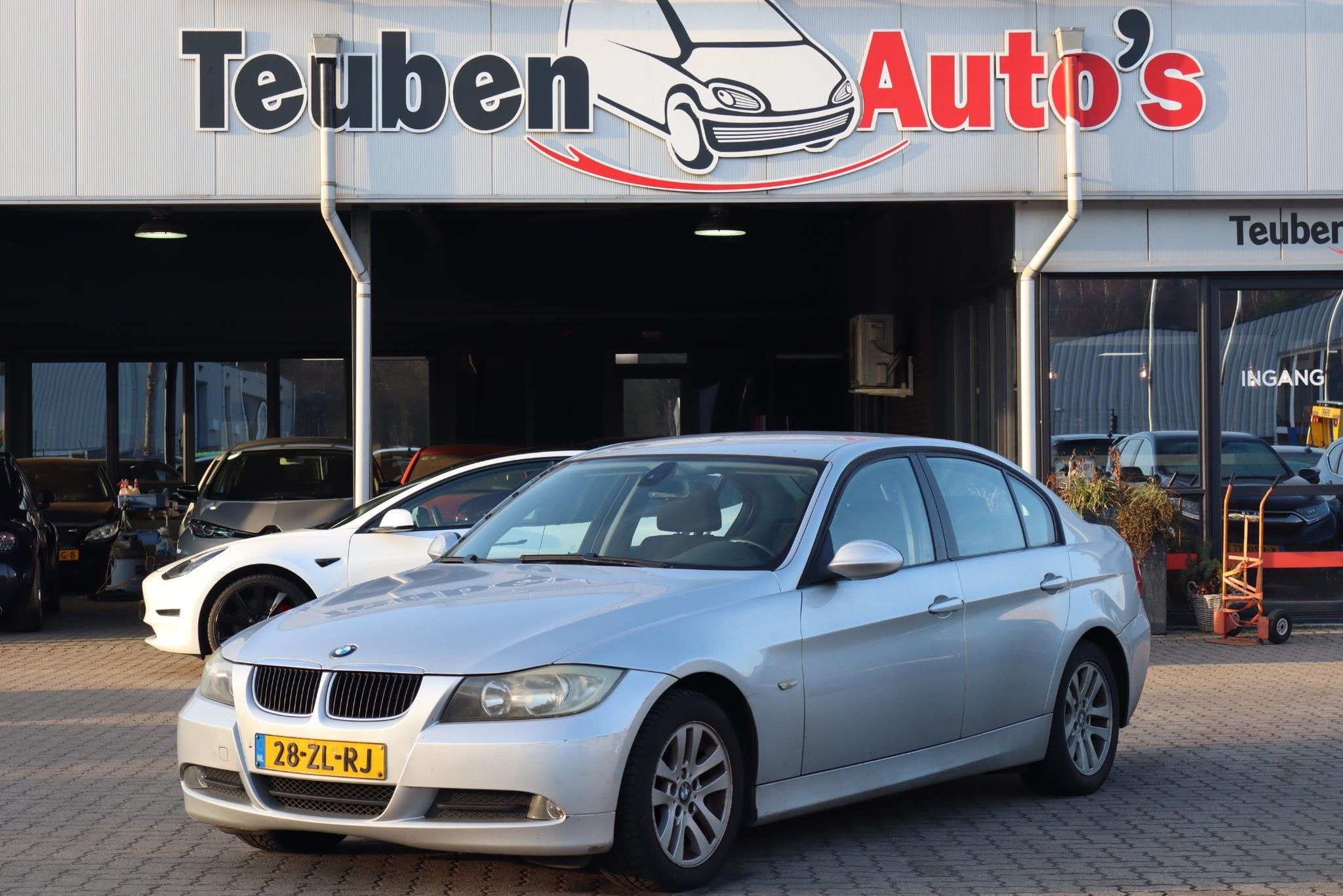 BMW 3-serie 318d Executive (Massavliegwiel goed hoorbaar), C, 21 km/l, 745 kg, Zwart, Origineel Nederlands