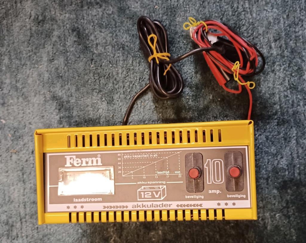 Ferm acculader 12 volt, Ophalen of Verzenden
