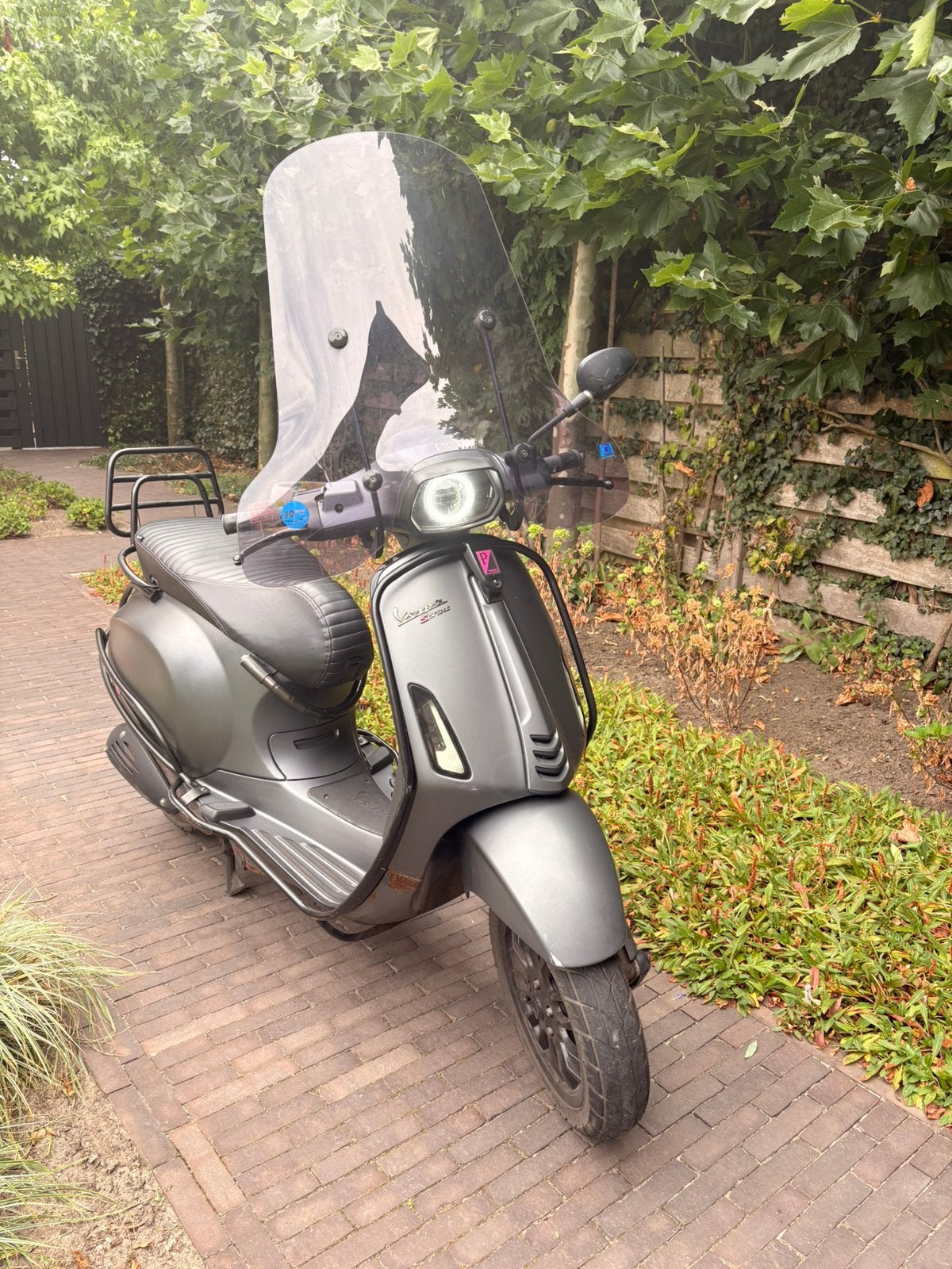 Vespa Sprint 50 4-takt (2015) - grijs, Fietsen en Brommers, Ophalen, Gebruikt, Benzine, Vespa