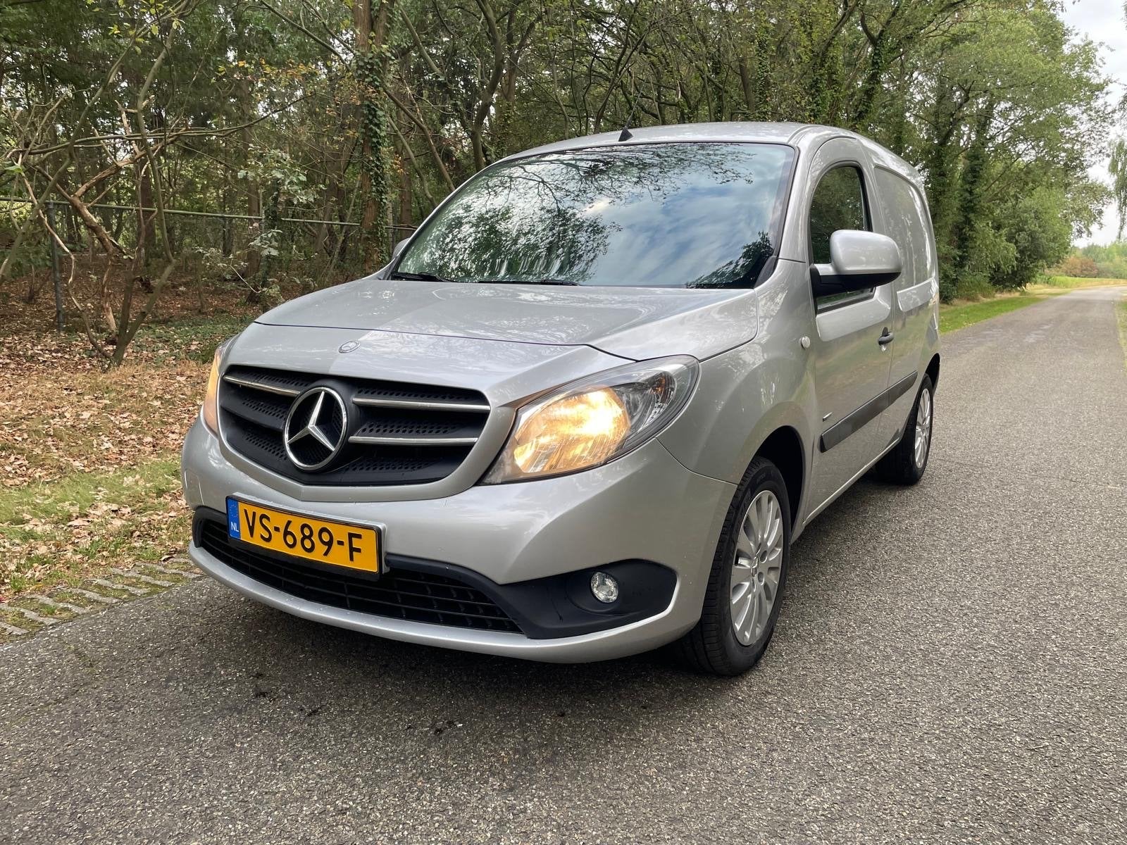 Mercedes-Benz Citan 1.5 CDI 81KW 2015, Auto's, Bestelauto's, 680 kg, 4 cilinders, 23 km/l, Bedrijf
