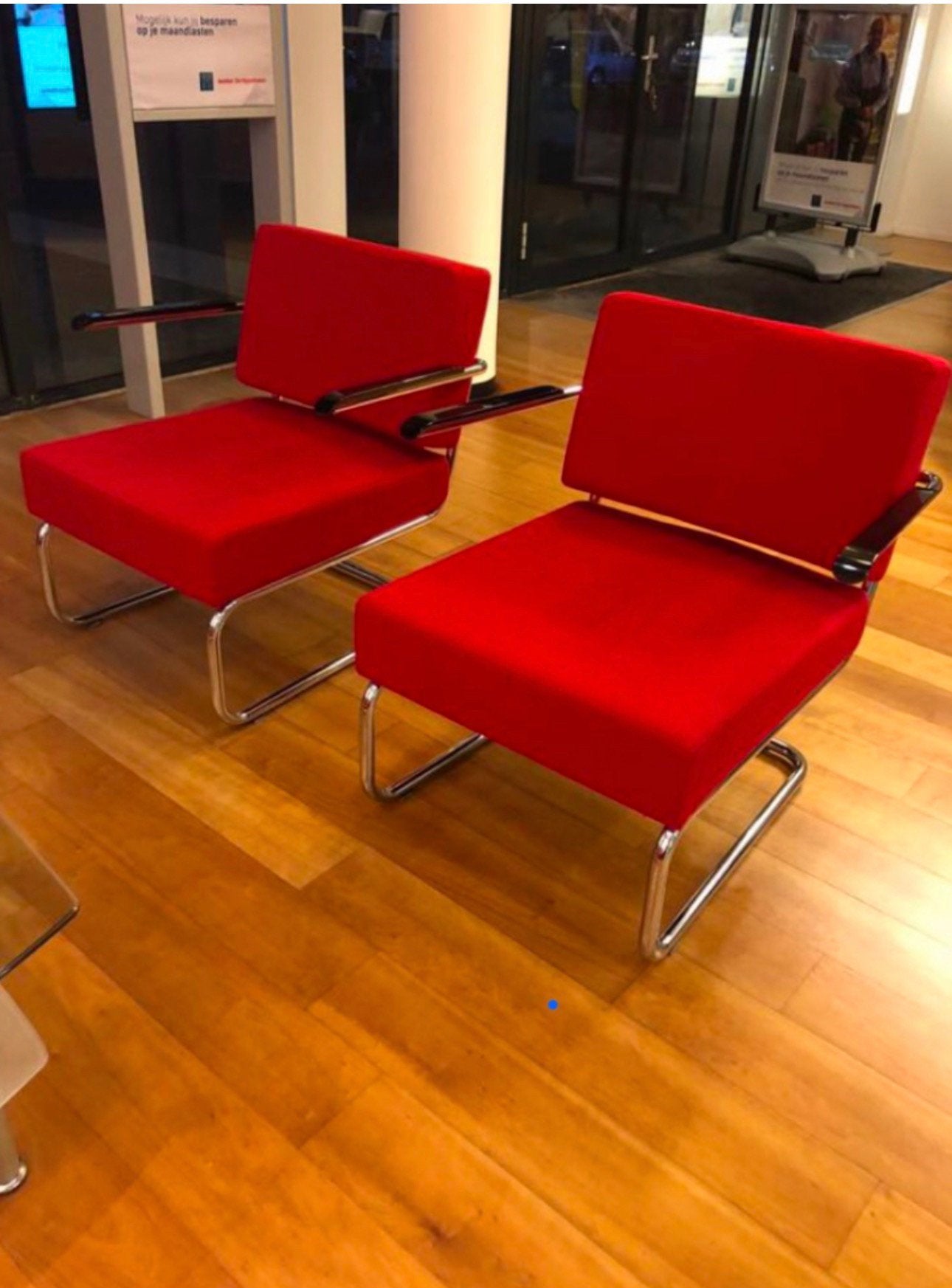 Twee rode 'vintage' fauteuils met chromen frame, Huis en Inrichting, Fauteuils, Ophalen, 75 tot 100 cm, Zo goed als nieuw, Stof