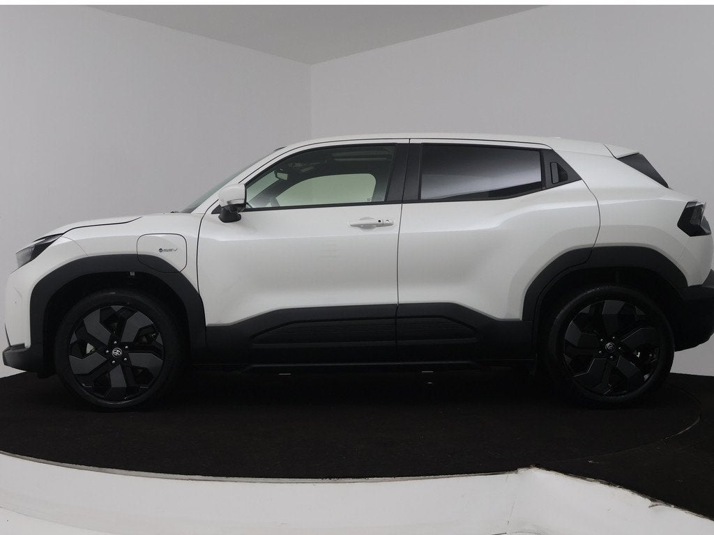 Toyota Urban Cruiser Executive 61 kWh (bj 2026, automaat), Auto's, Toyota, 12 maanden, Leder en Stof, Wit, Origineel Nederlands