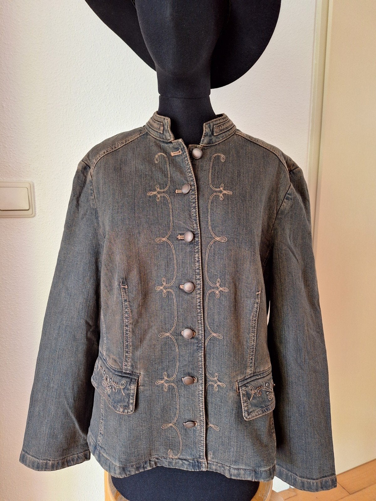 Gerry Weber Spijker Broekpak Maat 42 met Stiksels, Bruin, Maat 42/44 (L), Ophalen of Verzenden, Zo goed als nieuw