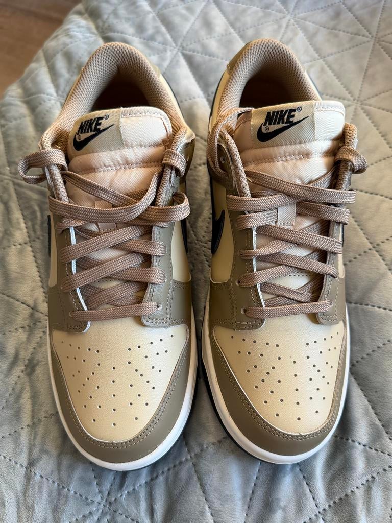 Nike dames sportschoenen maat 40, Beige, Nieuw, Ophalen of Verzenden, Sneakers of Gympen