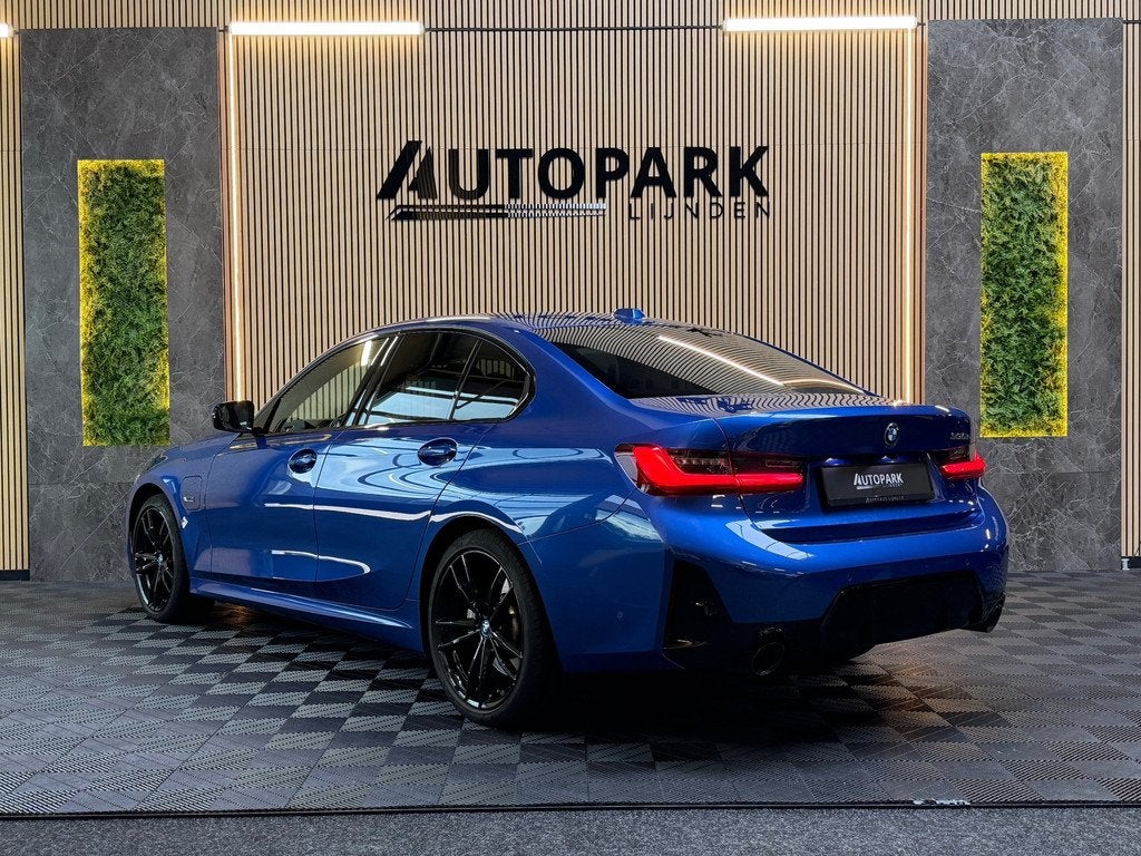 BMW 3-serie 330e High Executive|M-SPORT|LCI|PANO|HuD|MEMORY|, 1998 cc, Achterwielaandrijving, Gebruikt, 4 cilinders