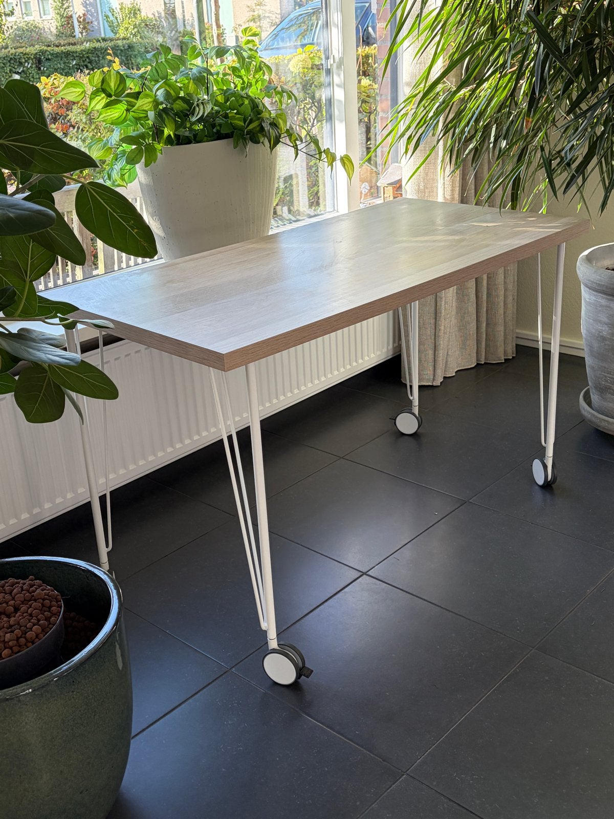 Stijlvolle IKEA tafel met wieltjes - Zo goed als nieuw, TEAB, Ophalen, 100 tot 150 cm, Tot twee personen, 50 tot 100 cm