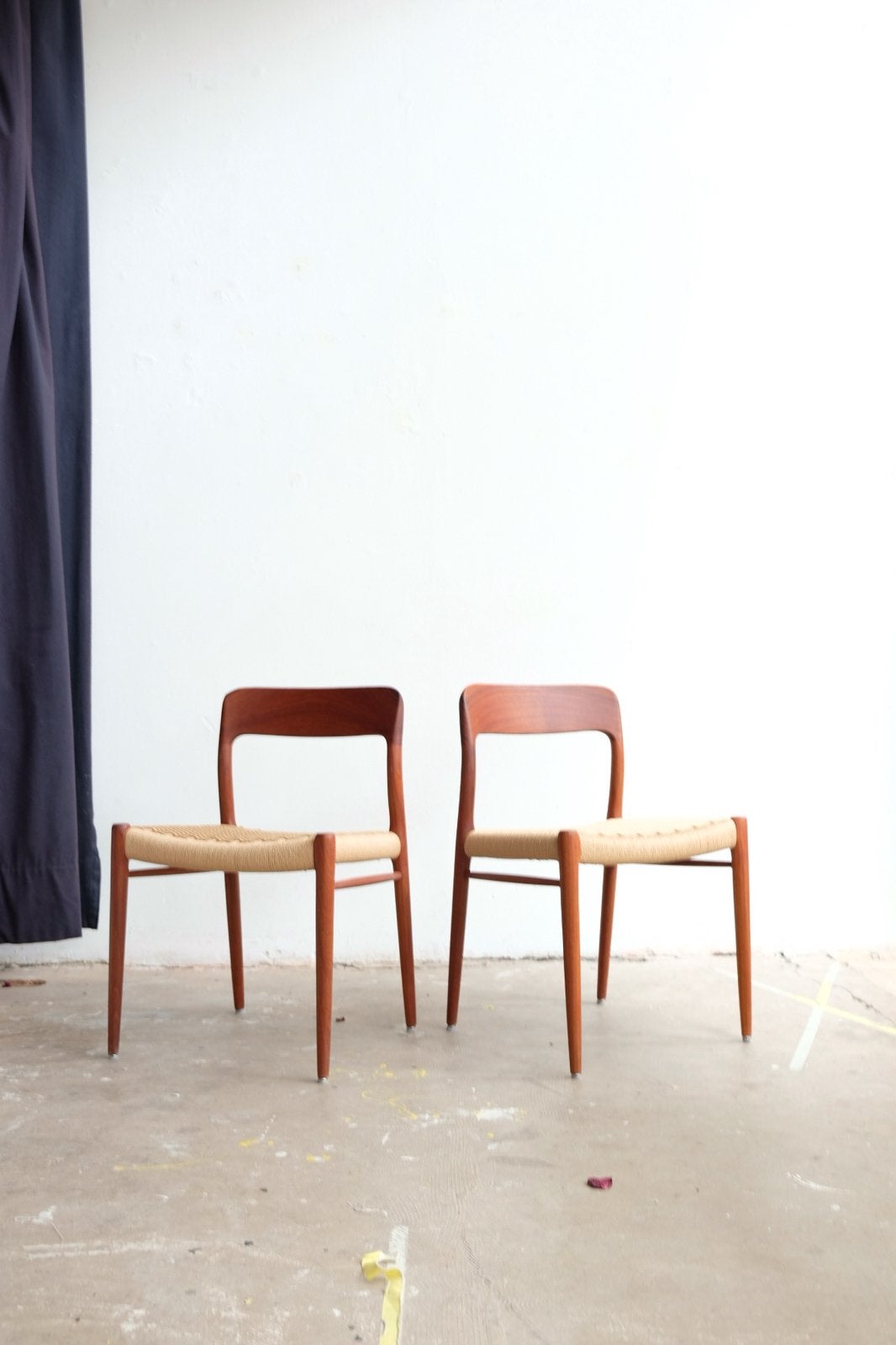 2x gerestaureerde N.O. Moller 75 stoelen in teak, Ophalen, Zo goed als nieuw, Bruin, Vijf, Zes of meer stoelen