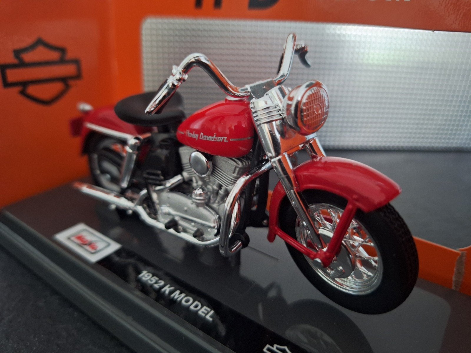 Harley-Davidson K Model 1952 Schaal 1:18, Maisto, Nieuw, Ophalen of Verzenden, Maisto