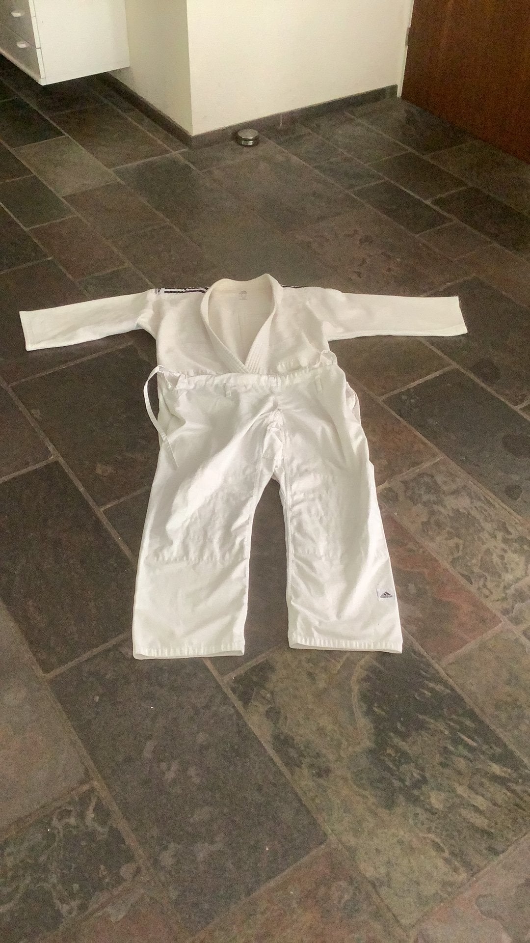 Judopak maat 180 ADIDAS uitstekende staat., Sport en Fitness, Vechtsporten en Zelfverdediging, Maat XL, Judo, Vechtsportpak, Ophalen of Verzenden