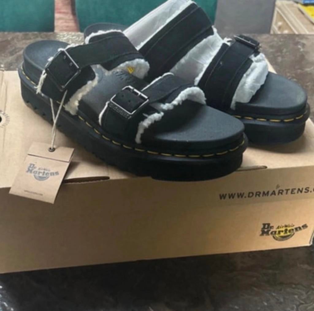Nieuwe Dr. Martens Slippers  Maat 44 - Met Doos en Kaartjes, Kleding | Heren, Schoenen, Sandalen, Zwart, Nieuw, Ophalen of Verzenden