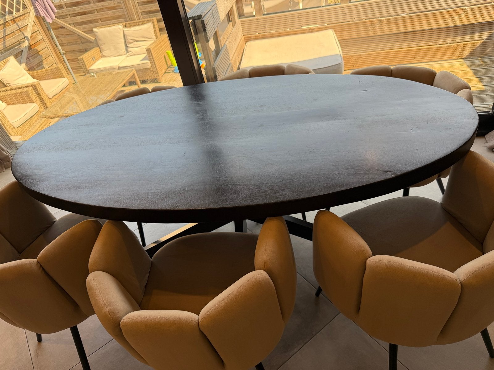Ovale Zwarte Houten Tafel 180cm met 6 Velvet Stoelen, Ophalen of Verzenden, Zo goed als nieuw, Vijf personen of meer, Erik kuster