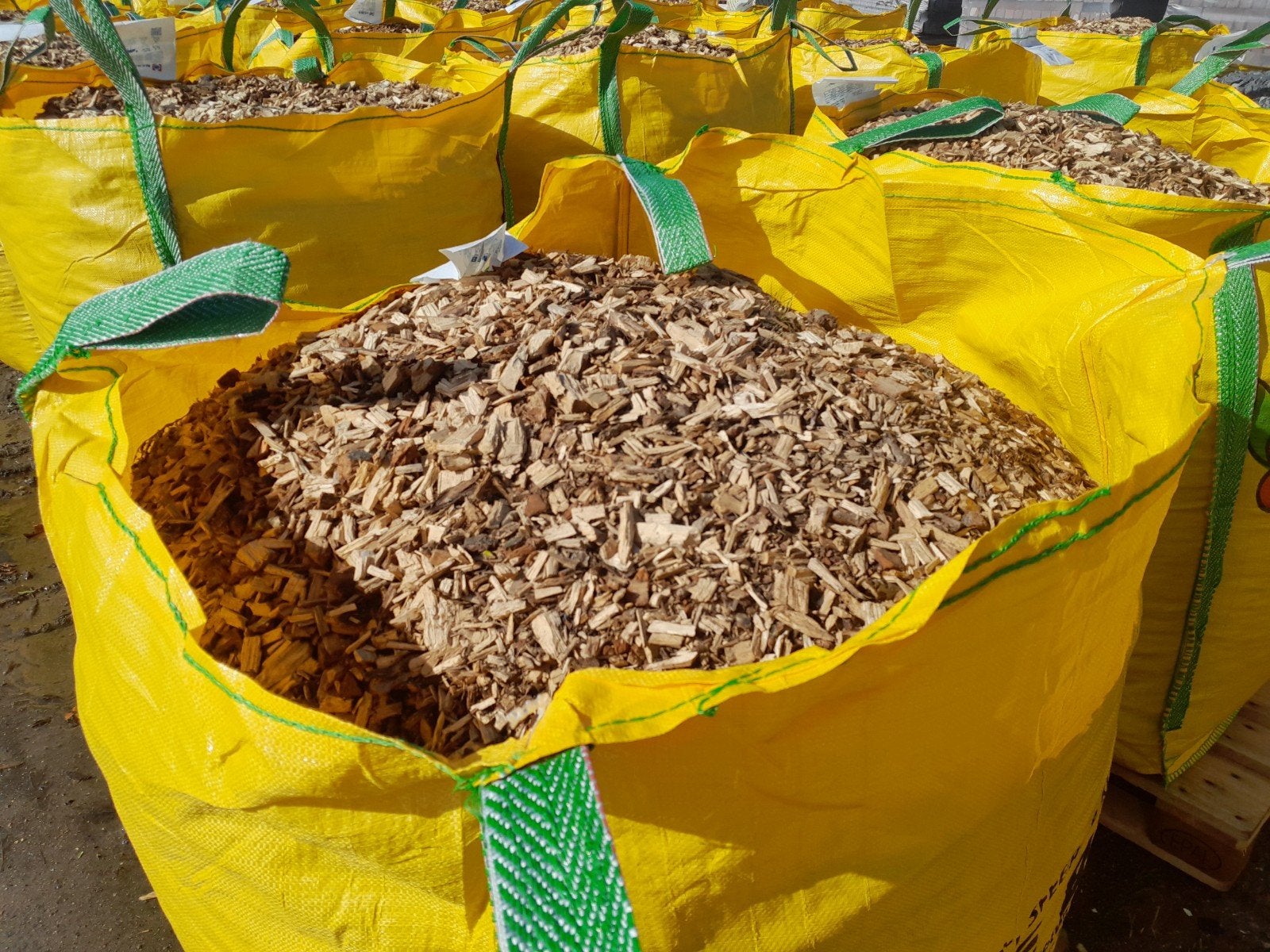 Houtsnippers in Big Bags - Diverse Houtsoorten, Tuin en Terras, Haardhout, Minder dan 3 m³, Ophalen, Overige houtsoorten, Takken