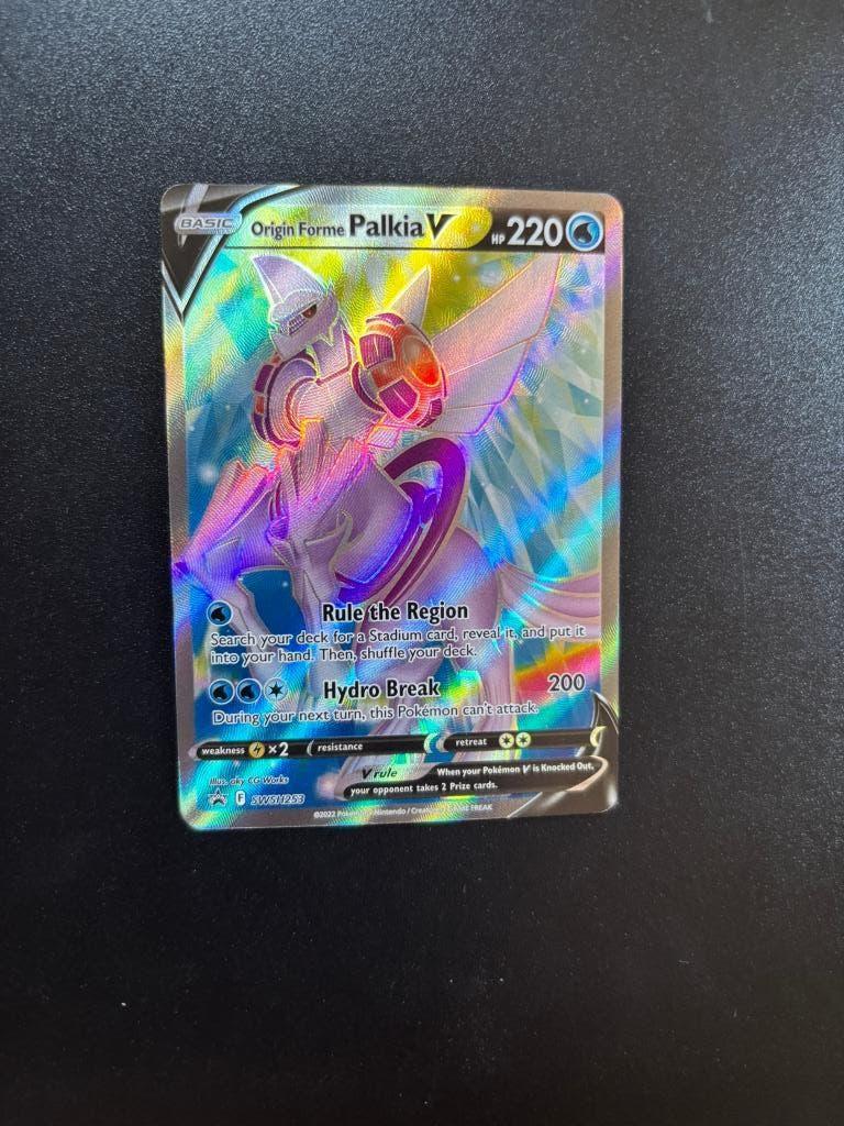 Origin Forme Palkia V (SWSH 253), Hobby en Vrije tijd, Verzamelkaartspellen | Pokémon, Ophalen of Verzenden, Zo goed als nieuw