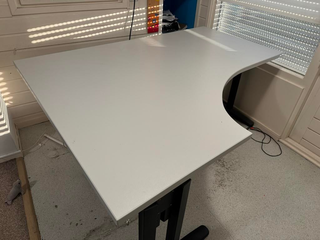 Grijs bureau, Huis en Inrichting, Bureaus, Ophalen, Gebruikt, Metaal, Overige merken