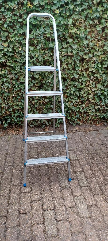 huishoudtrap 5 treden 5, Doe-het-zelf en Verbouw, Ladders en Trappen, Ophalen, Gebruikt, Trap, Opvouwbaar of Inschuifbaar
