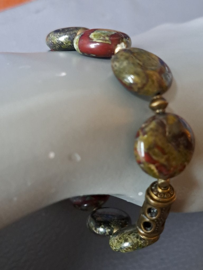 469 edelsteen armband Drakenbloed Jaspis rond 16mmx7mm, Overige kleuren, Nieuw, Ophalen of Verzenden, Elastiek