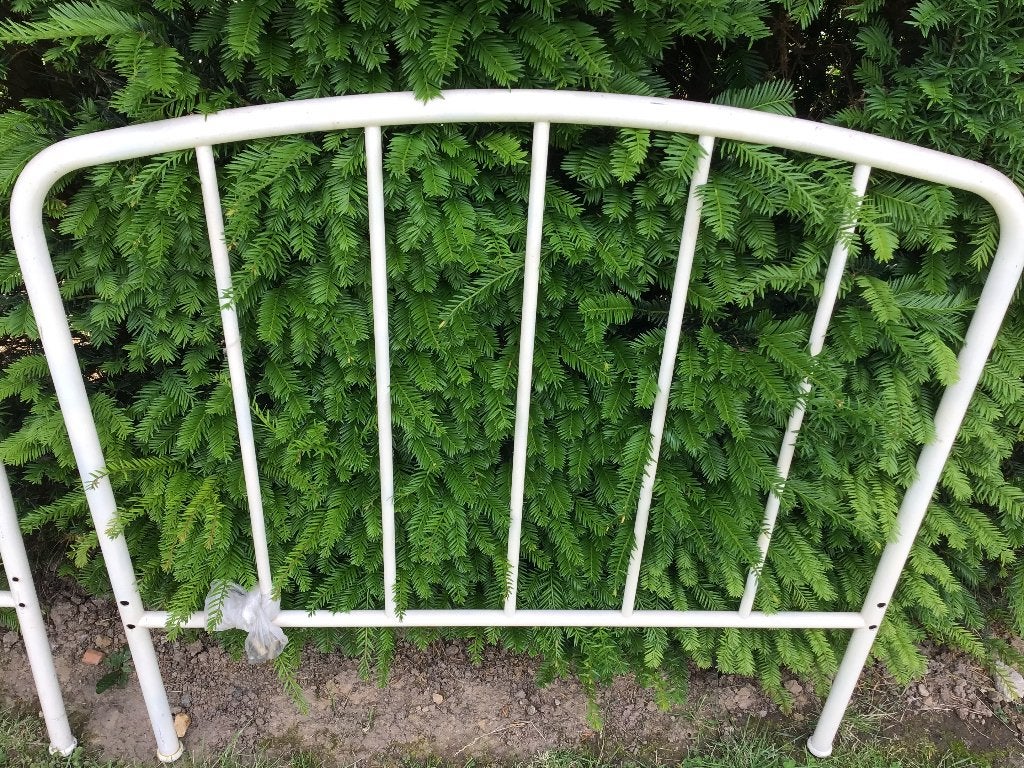 Ijzeren spijlen bed eenpersoons, Ophalen, Gebruikt, 90 cm, Eenpersoons