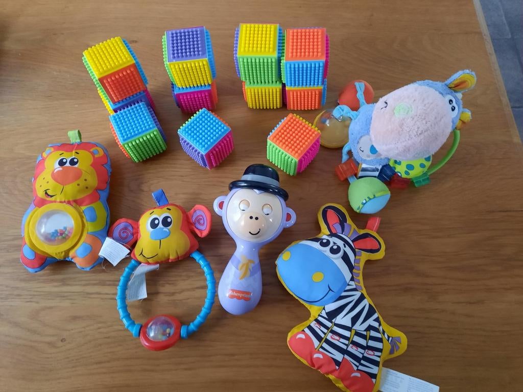 Baby speelgoed pakket: rammelaars, blokken en knuffels, Kinderen en Baby's, Speelgoed | Babyspeelgoed, Ophalen of Verzenden, Gebruikt