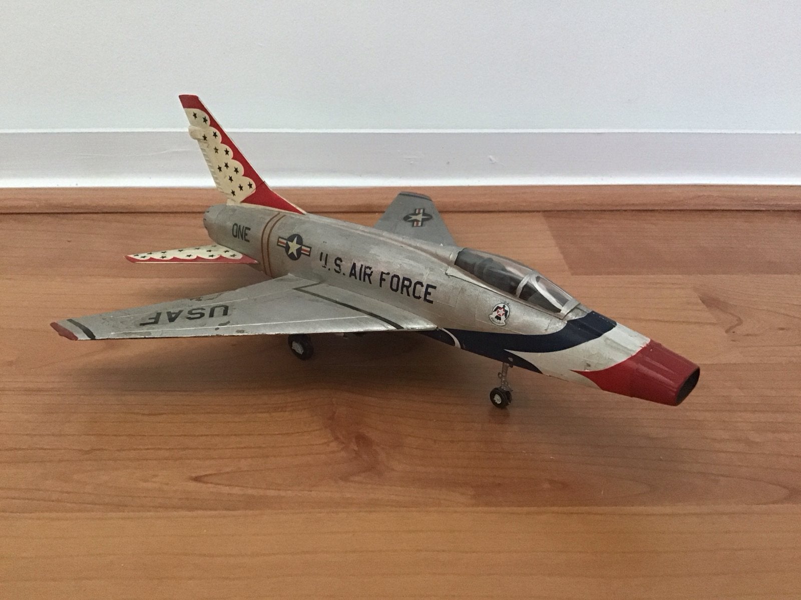 Vintage F-100 Super Sabre Modelvliegtuig USAF, Gebruikt, Groter dan 1:72, Vliegtuig, Ophalen