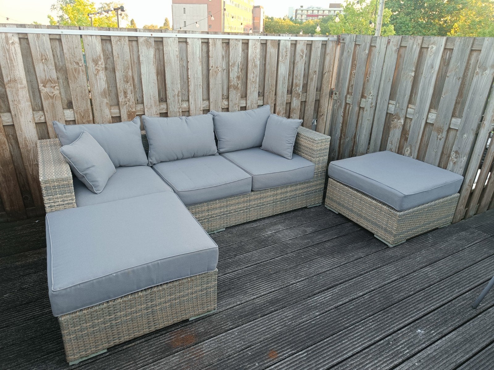 Loungeset met wasbare kussens (en hocker tafel) grijs beige, Ophalen, 5 zitplaatsen, Rotan, Zo goed als nieuw