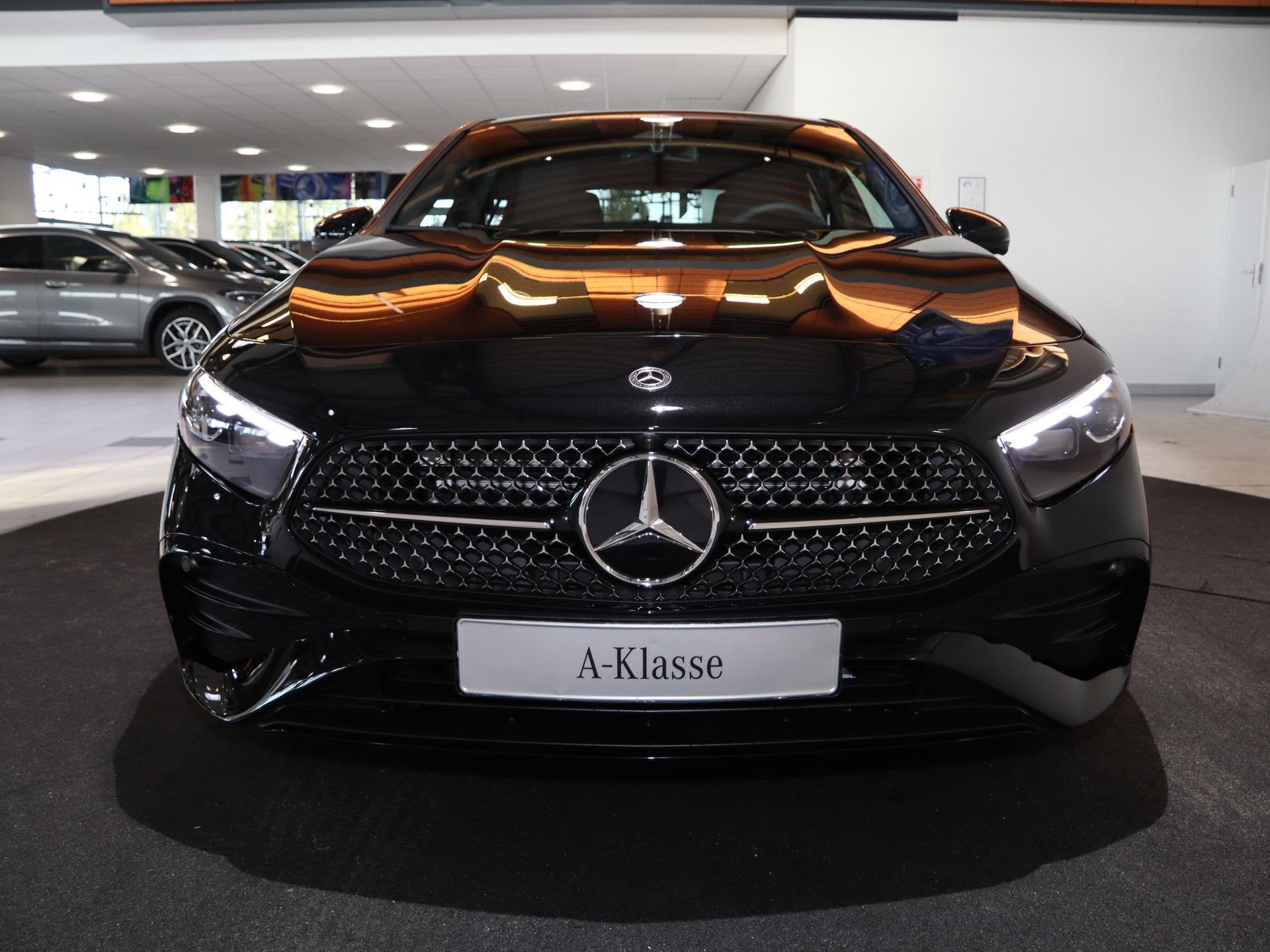 Foto 7 van Mercedes-Benz A-klasse 180 Business Solution AMG | AMG Line