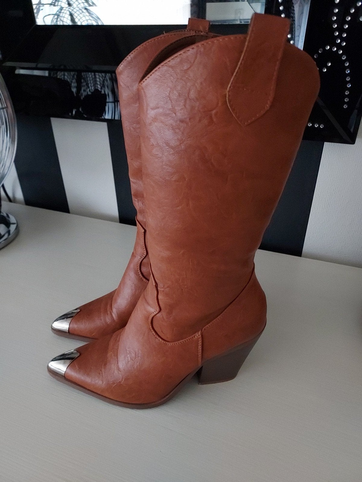 Bruine cowboylaarzen met zilveren neus, Hoge laarzen, Bruin, Ophalen of Verzenden, Zo goed als nieuw