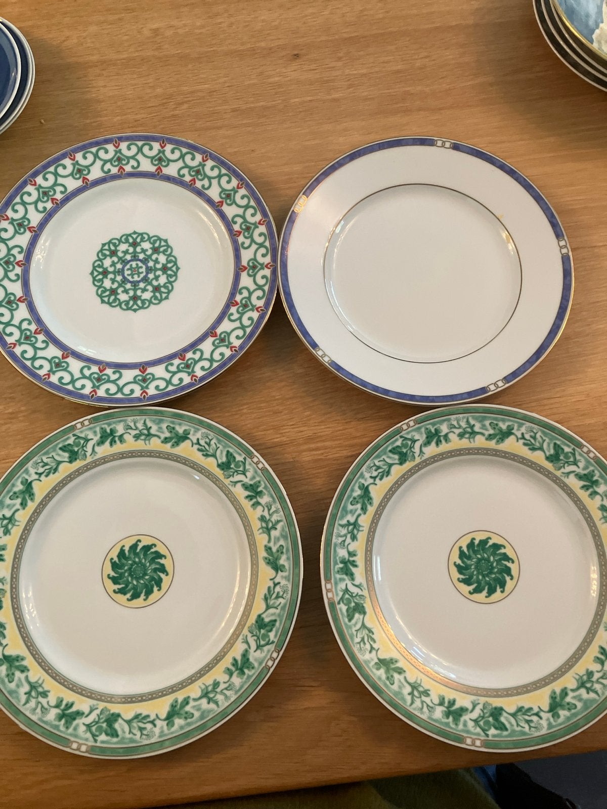 4 Christofle borden 22 cm in blauw en groen tinten, Ophalen of Verzenden, Gebruikt