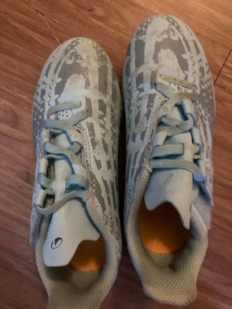 Voetbal schoenen, Maat XS of kleiner, Schoenen, Ophalen of Verzenden, Zo goed als nieuw